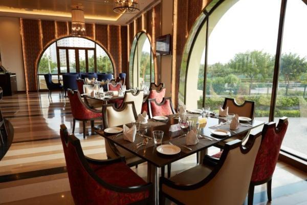 Belvedere Golf & Country Club Adalaj エクステリア 写真